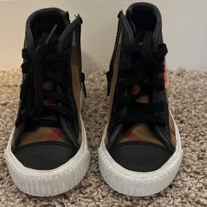 Burberry Stylish Black and Brown Kids High-Top Sneakers, unisex.